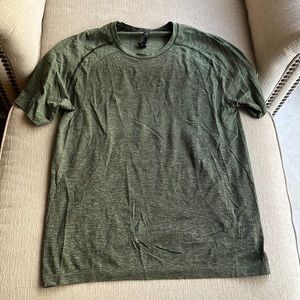 Lululemon mens workout shirt size L